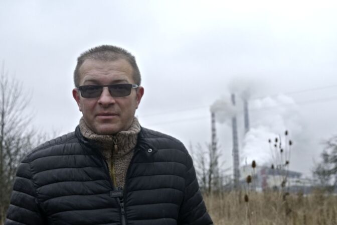 Oleksij Olijnik lebt in Burschtyn, Ukraine. Seit Jahren protestiert er gegen das Kohlekraftwerk vor Ort, das eines der dreckigsten in Europa ist.